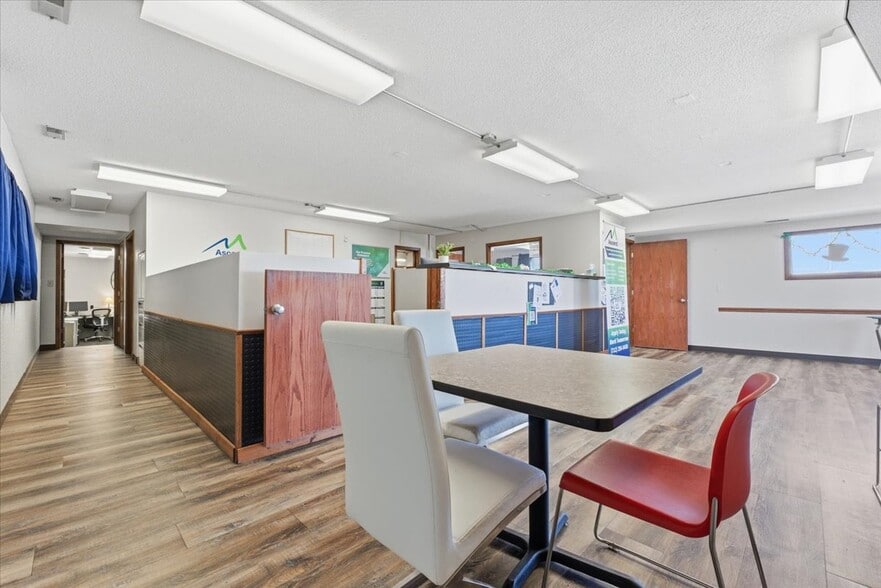 More Photos Of 1824 2nd Ave, Council Bluffs Office For Lease