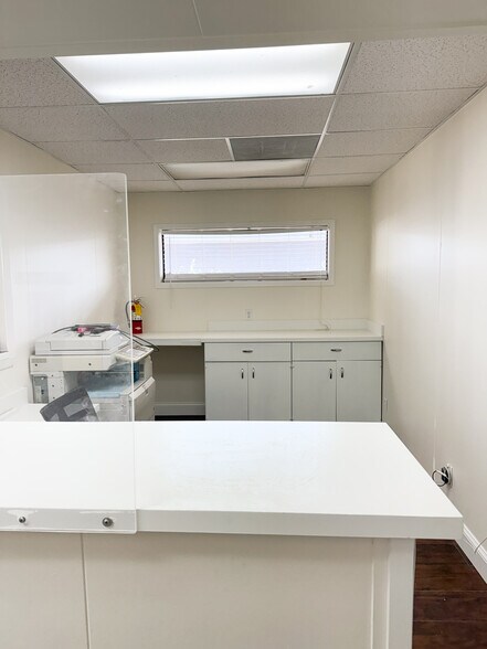 More Photos Of 3630 Almazan Dr, Dallas Medical For Lease
