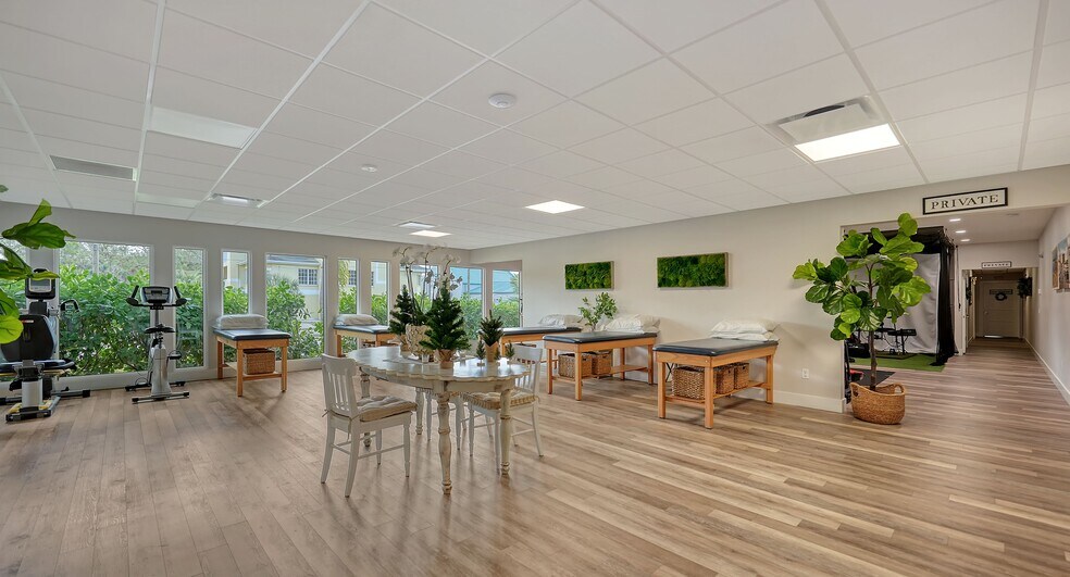 More Photos Of 1630 S Tuttle Ave, Sarasota Medical For Sale