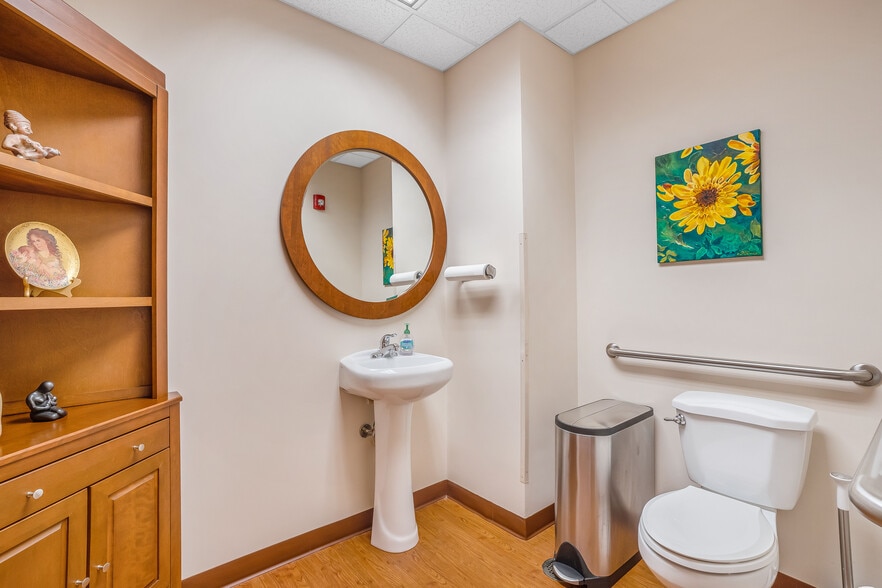 More Photos Of 1 TransAm Plaza Dr, Oakbrook Terrace Office For Sale