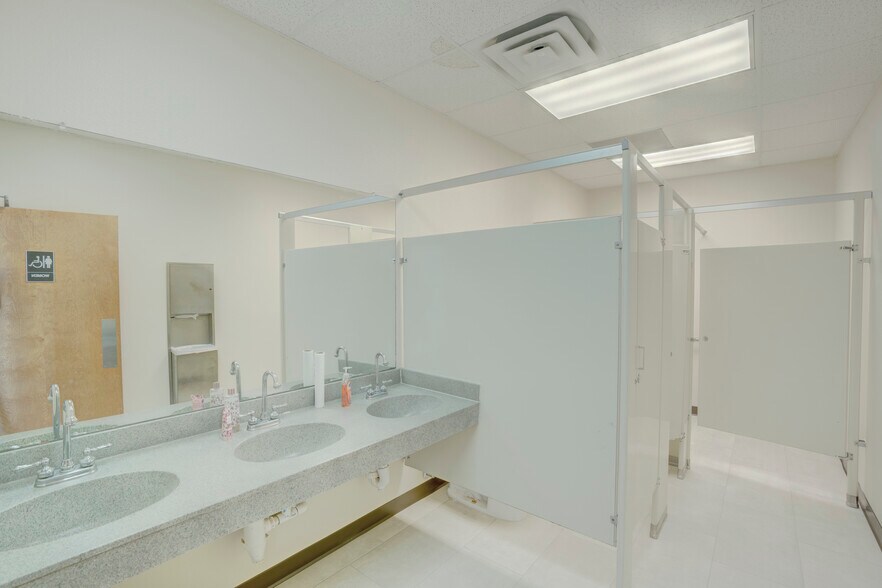 More Photos Of 2099 N Collins Blvd, Richardson Office For Lease