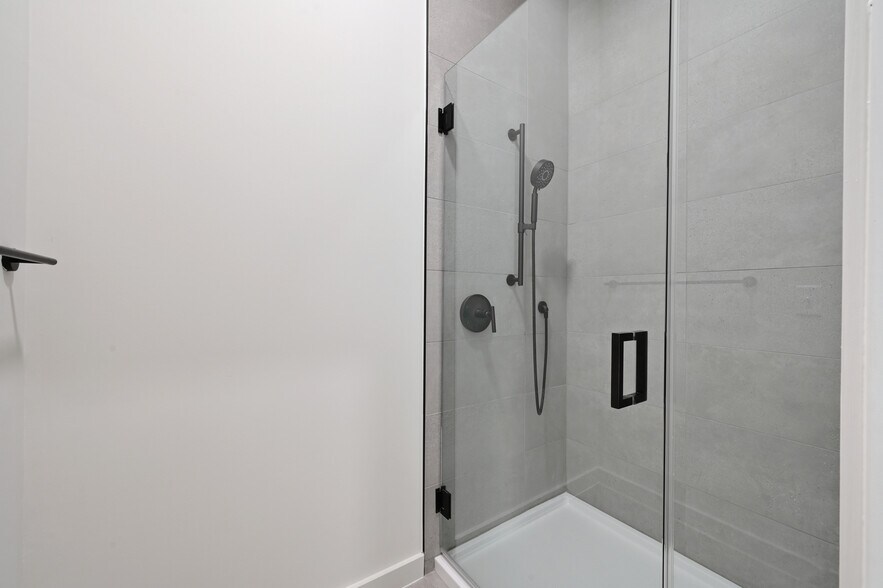 More Photos Of 2209 S First St, Austin Apartments For Sale