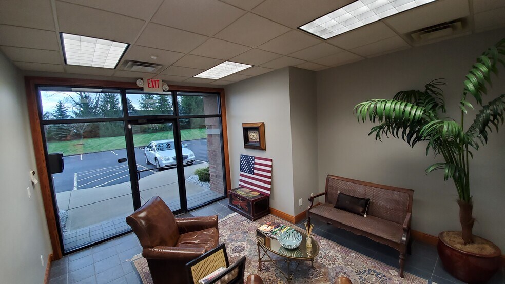 More Photos Of 75 Harbert Dr, Dayton Office For Lease