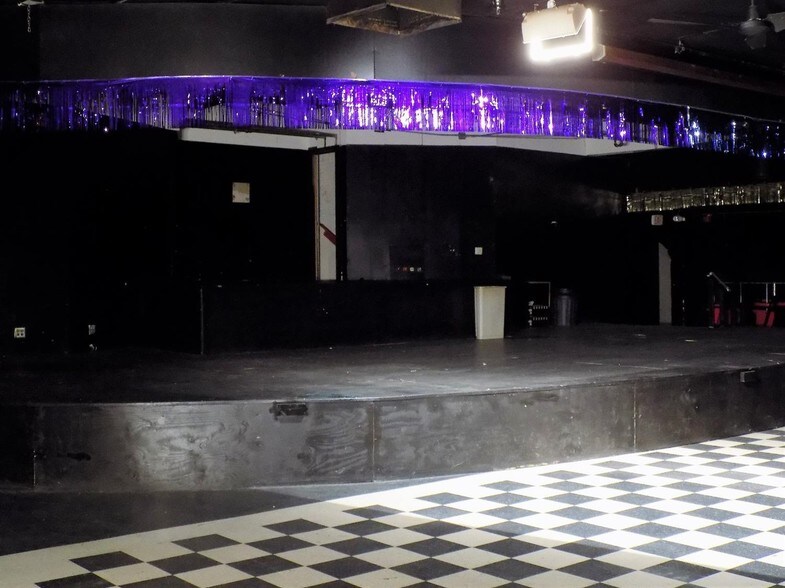 More Photos Of 2403 N Cornell St, Lubbock Bar For Sale