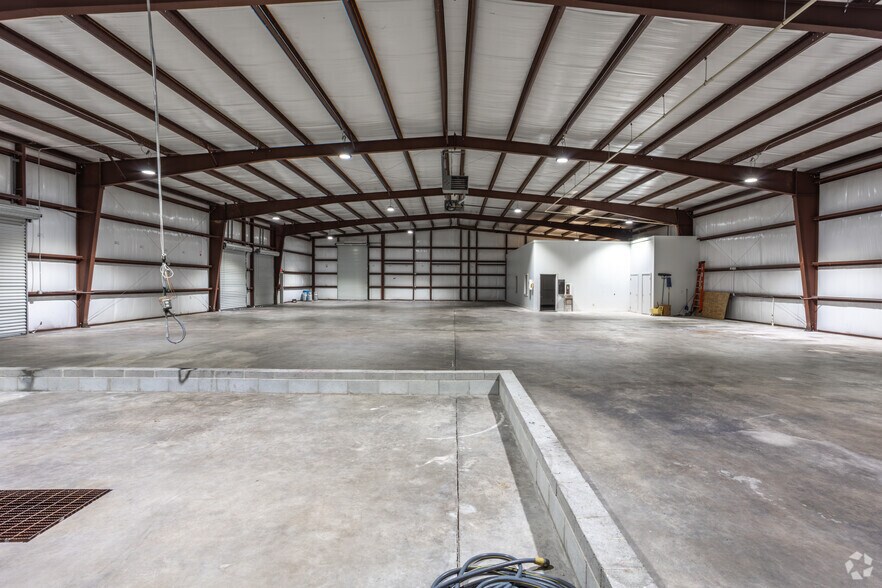 More Photos Of 628 Industrial Park Rd, Roberta Warehouse For Sale