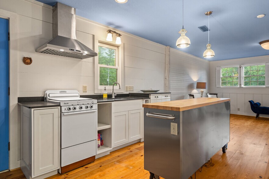 More Photos Of 7142 Highway 76 W, Clayton Storefront For Sale