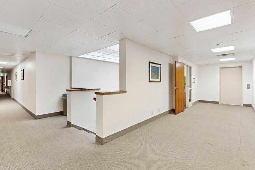 More Photos Of 2661 Washington Blvd, Ogden Office For Lease