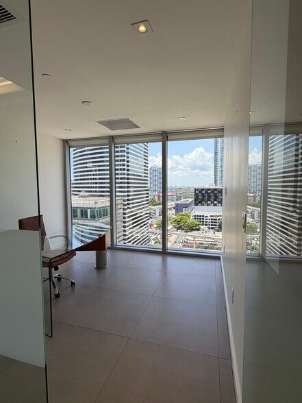 More Photos Of 150 SE 2nd Ave, Miami Office Residential For Lease