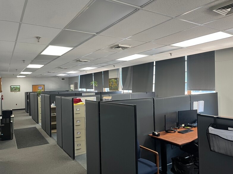 More Photos Of 300 S Center St, Springfield Manufacturing For Sale