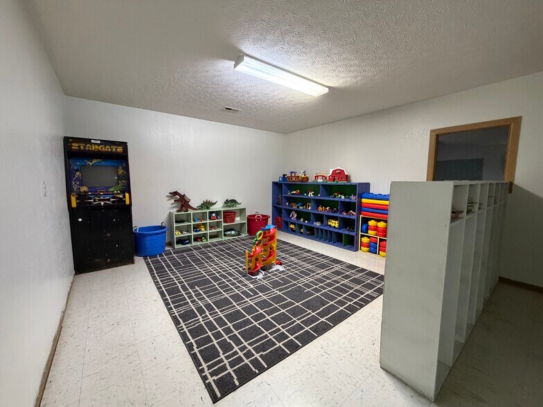 More Photos Of 100 Bosa Dr, Saint Robert Health Club For Sale