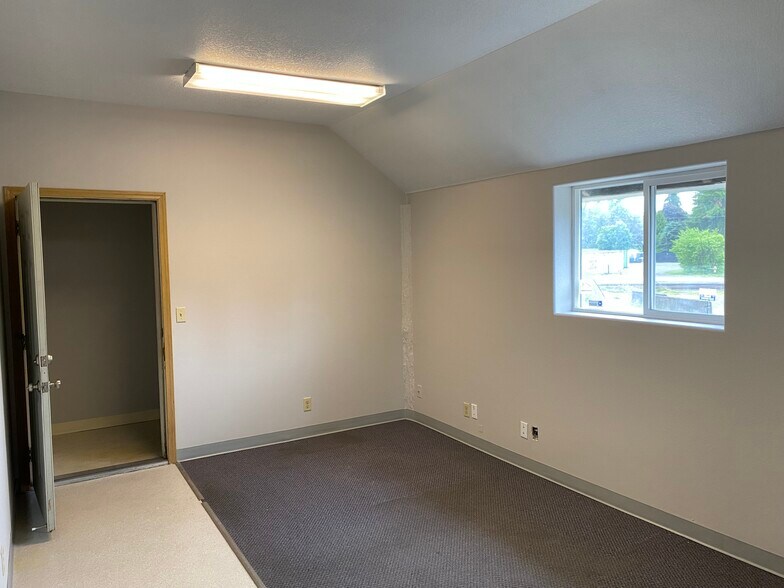 More Photos Of 15403 NE Caples Rd, Brush Prairie Warehouse For Lease