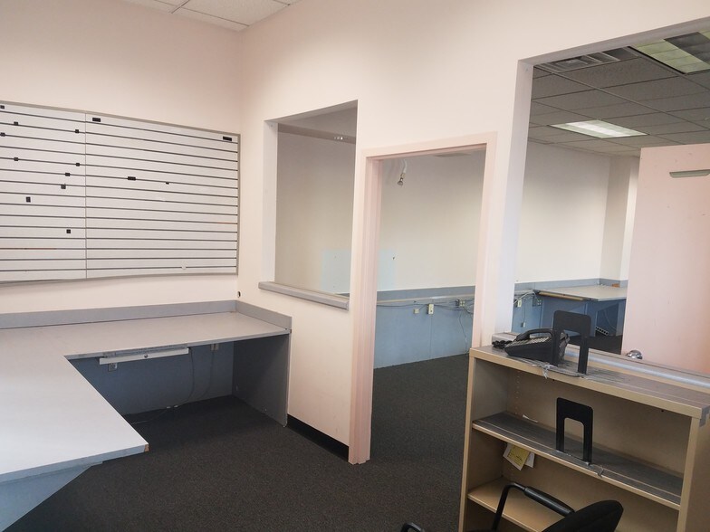 More Photos Of 1452 4th Ave, Huntington General Retail For Lease