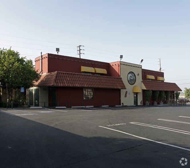 More Photos Of 8950 Laurel Canyon Blvd, Sun Valley Restaurant For Lease