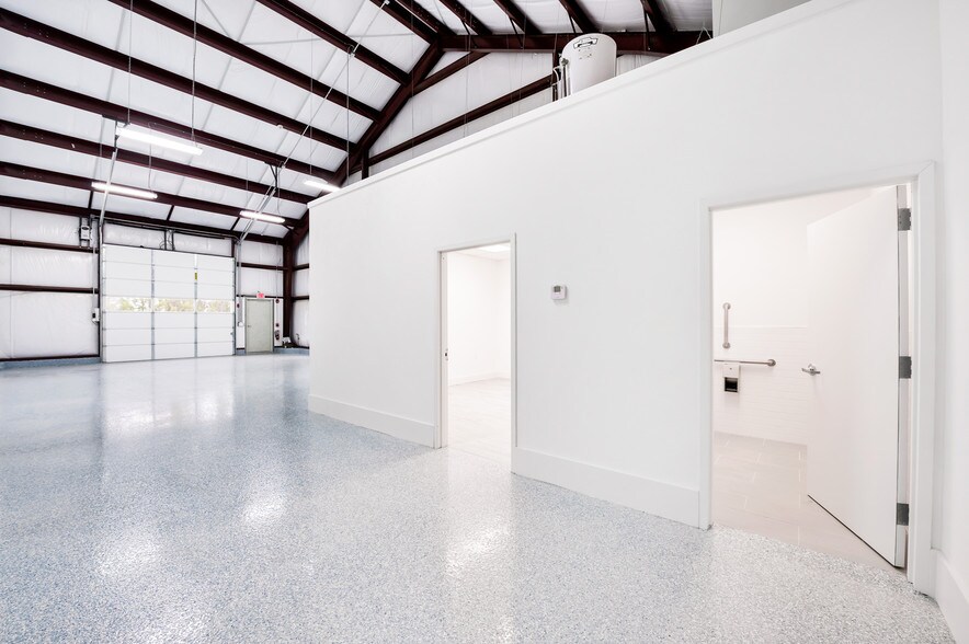 More Photos Of 77 Queens Ln, East Hampton Light Distribution For Lease