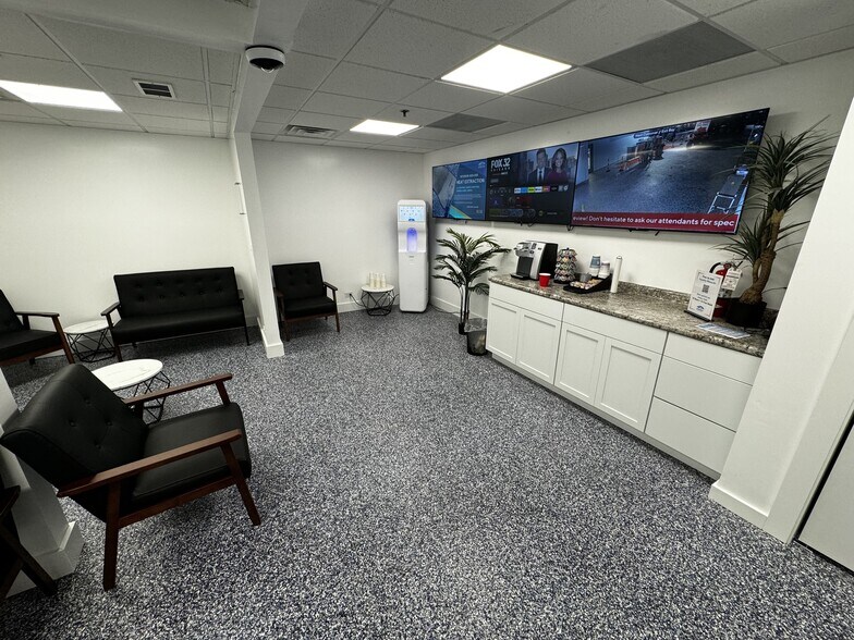 More Photos Of 1520 Hannah Ave, Forest Park Flex For Lease