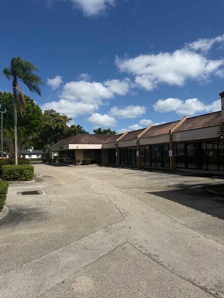 More Photos Of 8424-8458 W Oakland Park Blvd, Sunrise Unknown For Lease