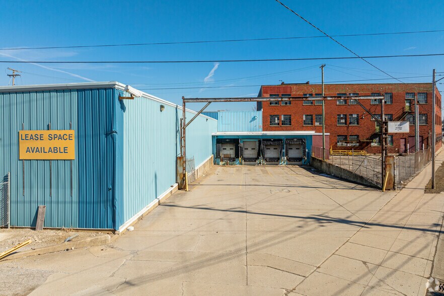 More Photos Of 1600 Wabash Ave, Fort Wayne Distribution For Lease