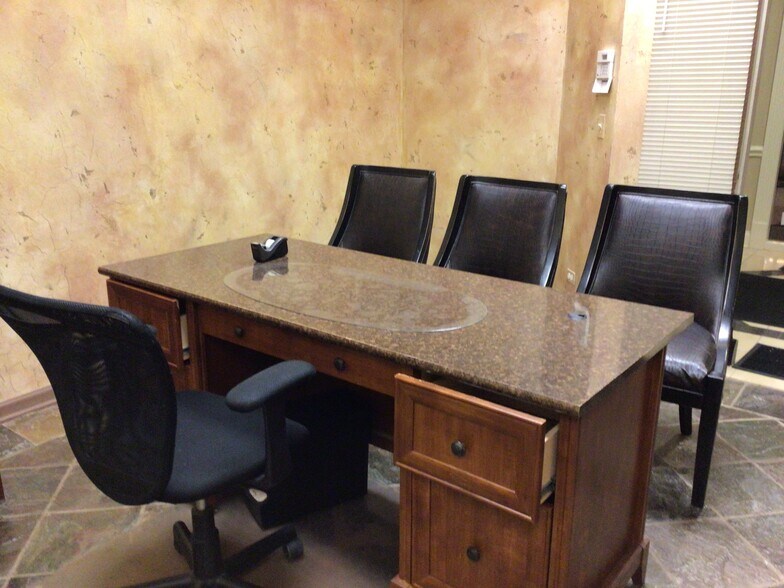 More Photos Of 1401-1411 McHenry Rd, Buffalo Grove Medical For Lease