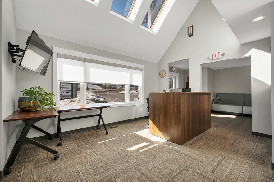 More Photos Of 252 Daniel Webster Hwy, Meredith Office For Sale