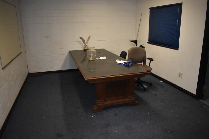 More Photos Of 7822 Salt Lake Ave, Cudahy Warehouse For Sale