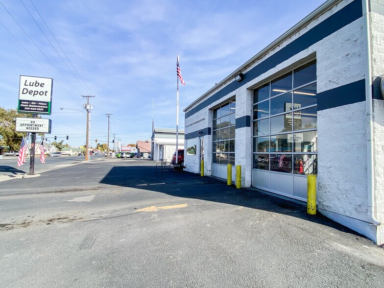 Primary Photo Of 2450 10th St, Baker City Carwash For Sale
