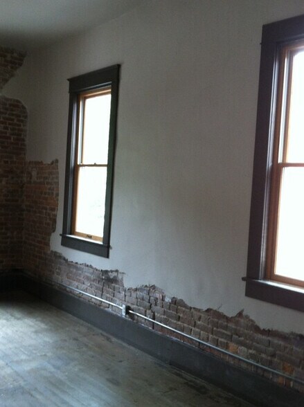 More Photos Of 105 E Alpine St, Siloam Springs Loft Creative Space For Lease