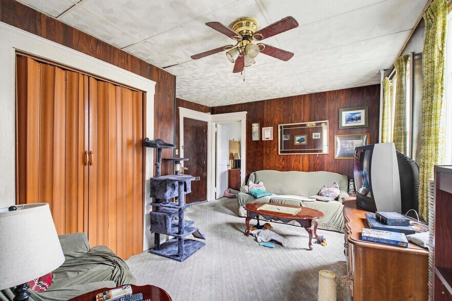 More Photos Of 467 Northampton st, Kingston Multifamily For Sale