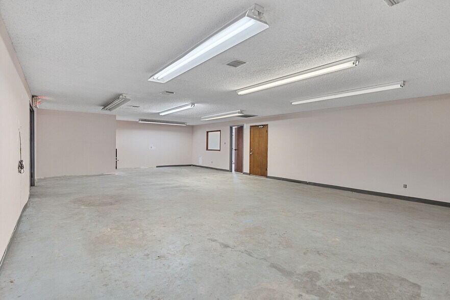 More Photos Of 13810 Ambrose, Houston Warehouse For Sale