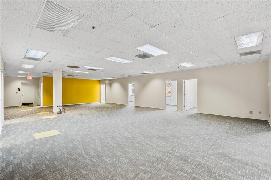 More Photos Of 1823 Eastchester Dr, High Point Office For Lease