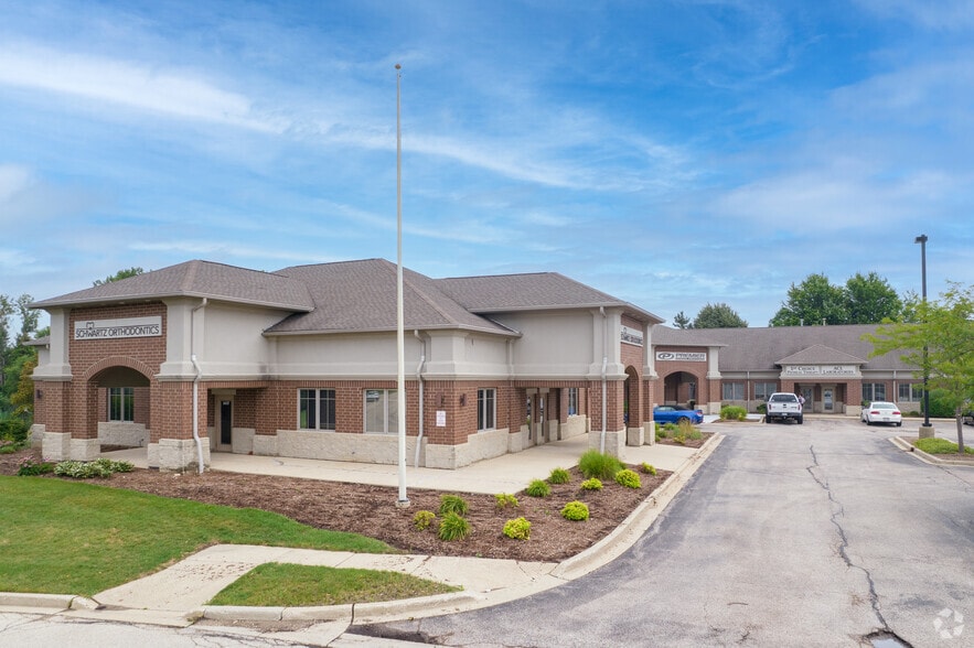 More Photos Of 1437-1457 Merchant Dr, Algonquin Medical For Sale