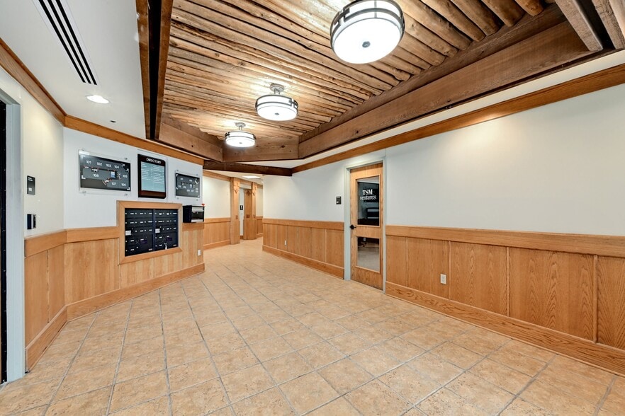 More Photos Of 3821 Juniper Trace, Bee Cave Loft Creative Space For Sale