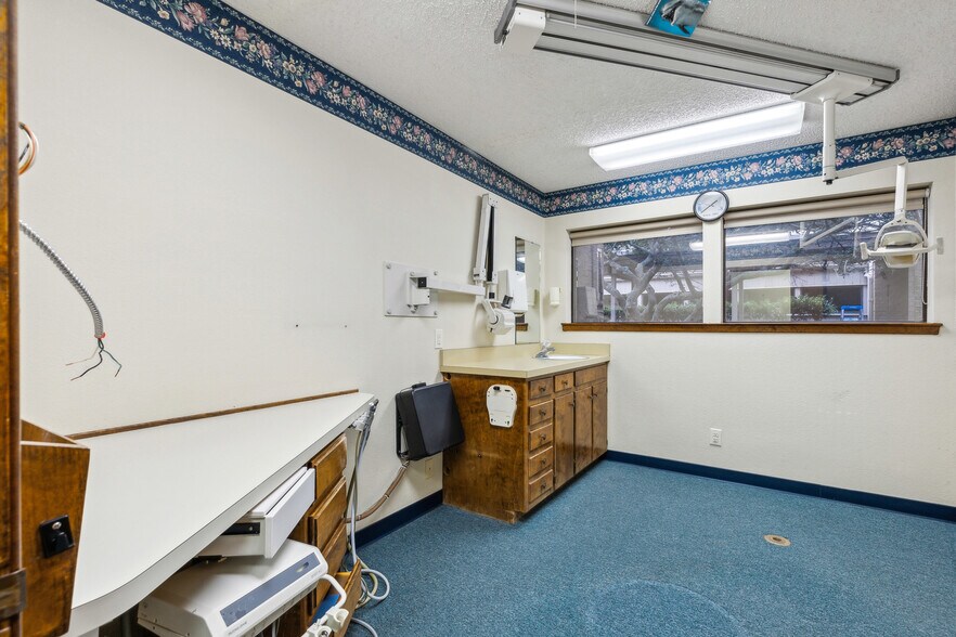 More Photos Of 303 N Ridgeway Dr, Cleburne Medical For Sale