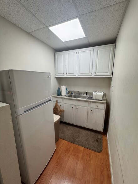 More Photos Of 1147 Troy Schenectady Rd, Latham Office For Sale