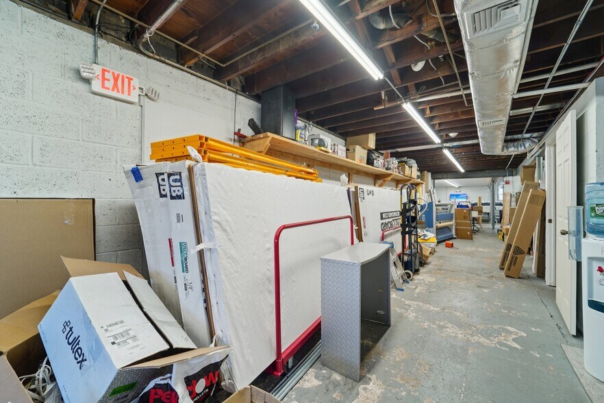 More Photos Of 593-595 New York Ave, Lyndhurst Light Manufacturing For Lease