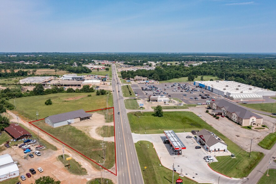 More Photos Of 1910 E Jackson St, Hugo Freestanding For Sale