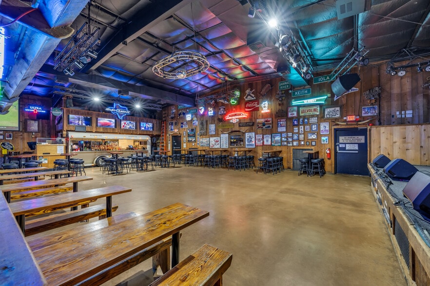 More Photos Of 1390 McQueeney Rd, New Braunfels Sports And Entertainment For Sale