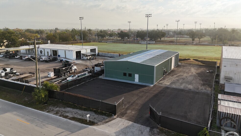 Primary Photo Of 2535 Palm Ave, Fort Myers Warehouse For Lease