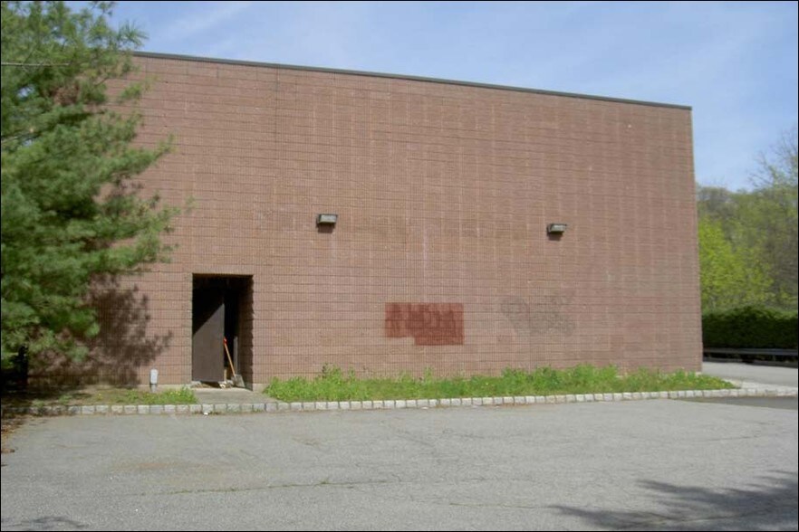 More Photos Of 153 N Kinderkamack Rd, Montvale Freestanding For Lease