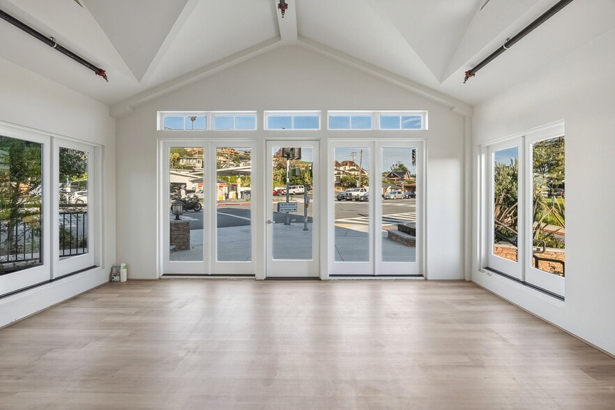 More Photos Of 1363-1373 Coast Hwy, Laguna Beach Storefront Retail Office For Sale