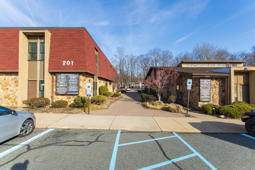 More Photos Of 201 S Livingston Ave, Livingston Medical For Lease