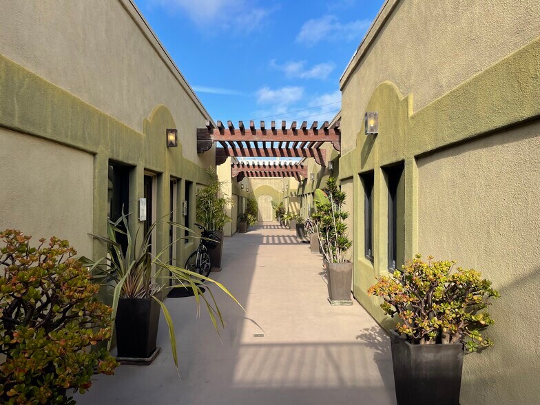 More Photos Of 2615 190th St, Redondo Beach Office For Lease