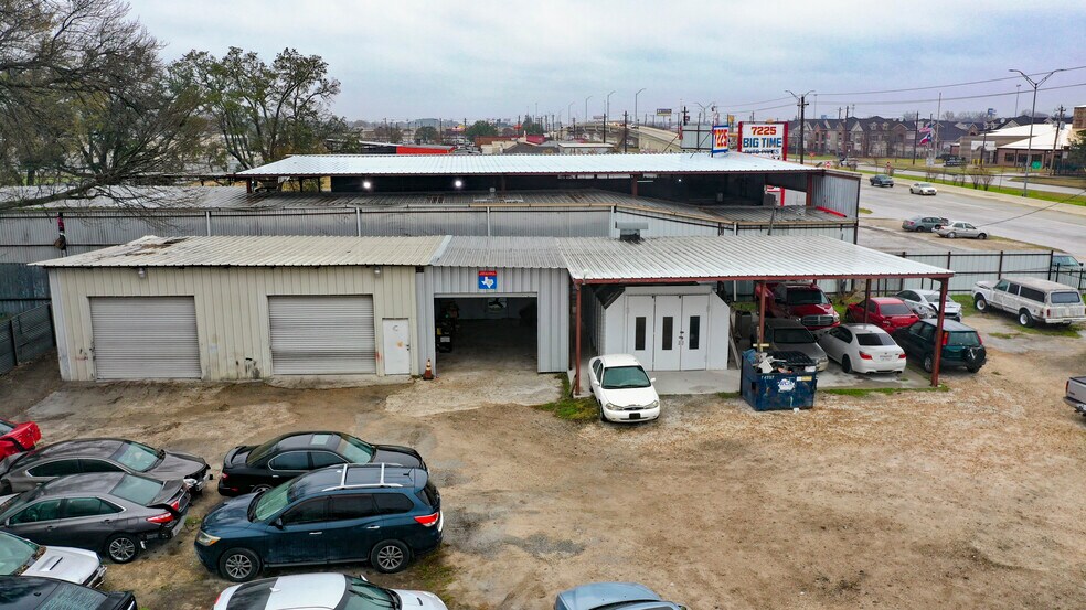 More Photos Of 7215 N Shepherd Dr, Houston Auto Repair For Sale