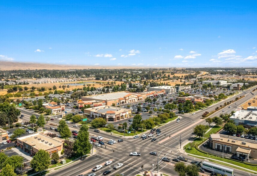 More Photos Of 1815-1865 Herndon Ave, Clovis Unknown For Lease