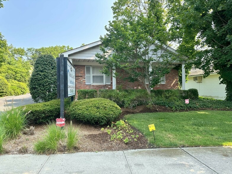 More Photos Of 445 Main St, Center Moriches Medical For Sale