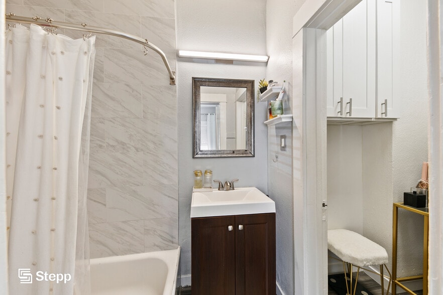 More Photos Of 445 E 3rd St, Long Beach Apartments For Sale