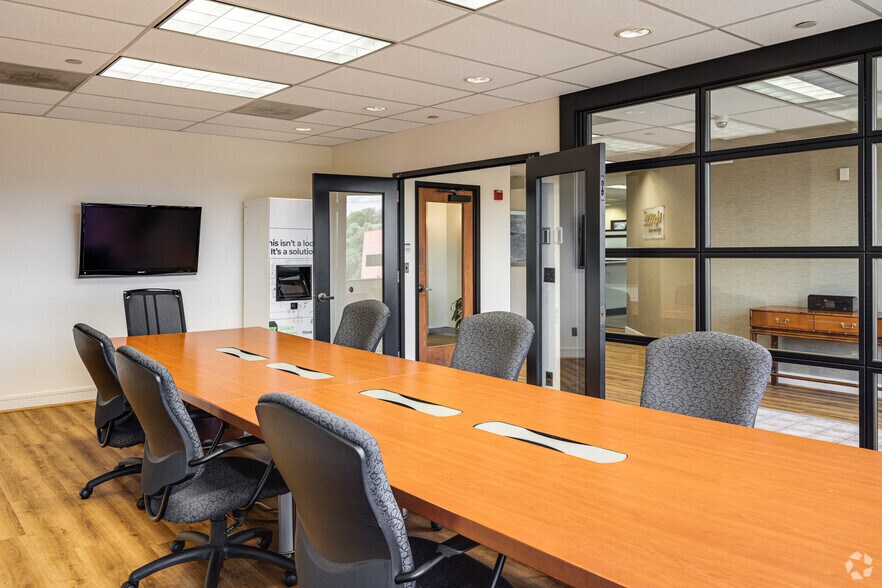 More Photos Of 5350 Shawnee Rd, Alexandria Medical For Sale