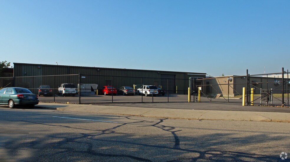 More Photos Of 1605 Western Ave, Cincinnati Warehouse For Lease