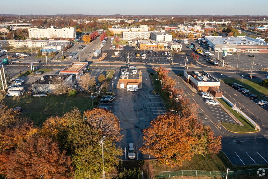 More Photos Of 1006 Stelton Rd, Piscataway Freestanding For Sale