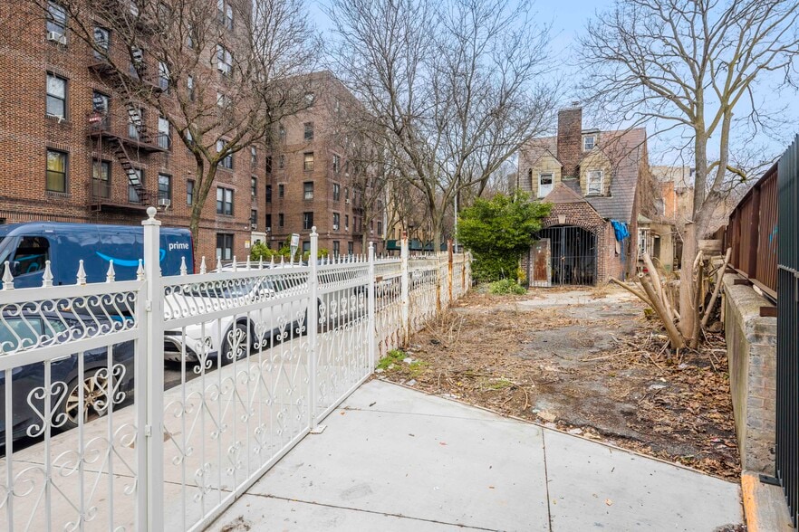 More Photos Of 27 E 18th St, Brooklyn Apartments For Sale