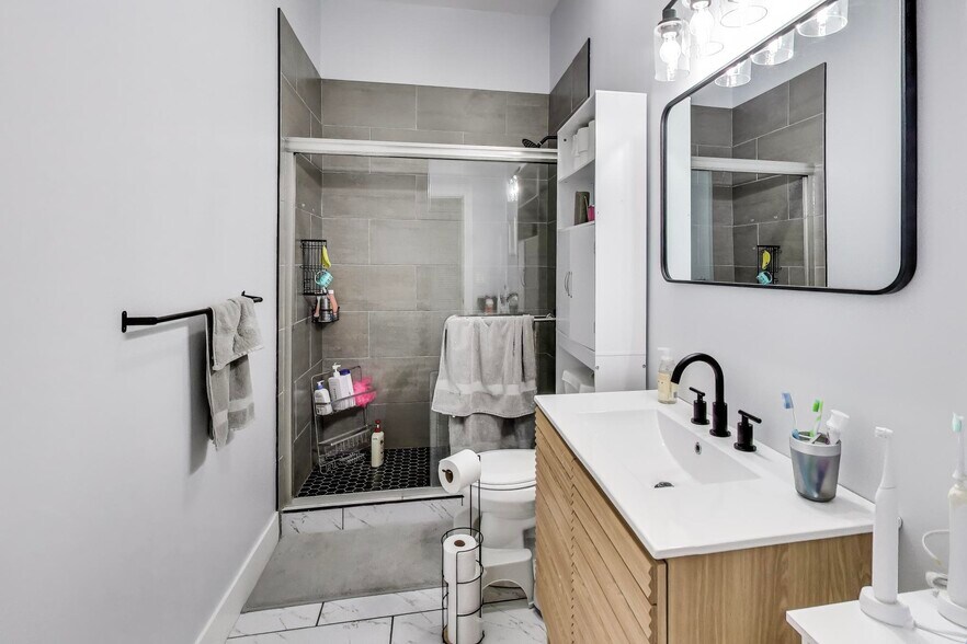 More Photos Of 932 N Richmond St, Chicago Multifamily For Sale